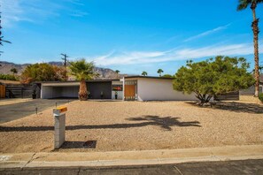 Exterior - Twin Suns-A Star Wars Themed Home (Palm Springs)