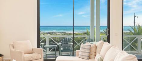 Fernseher, Kamin, Tischtennisplatte