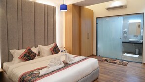 Luxury Room, Non Smoking | Egyptian cotton sheets, premium bedding, Select Comfort beds, desk - Hotel Luxurio (Amritsar)