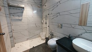 Superior Double Room | Bathroom