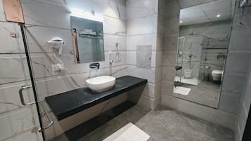 Luxury Room, Non Smoking | Bathroom | Shower, hair dryer, slippers, towels