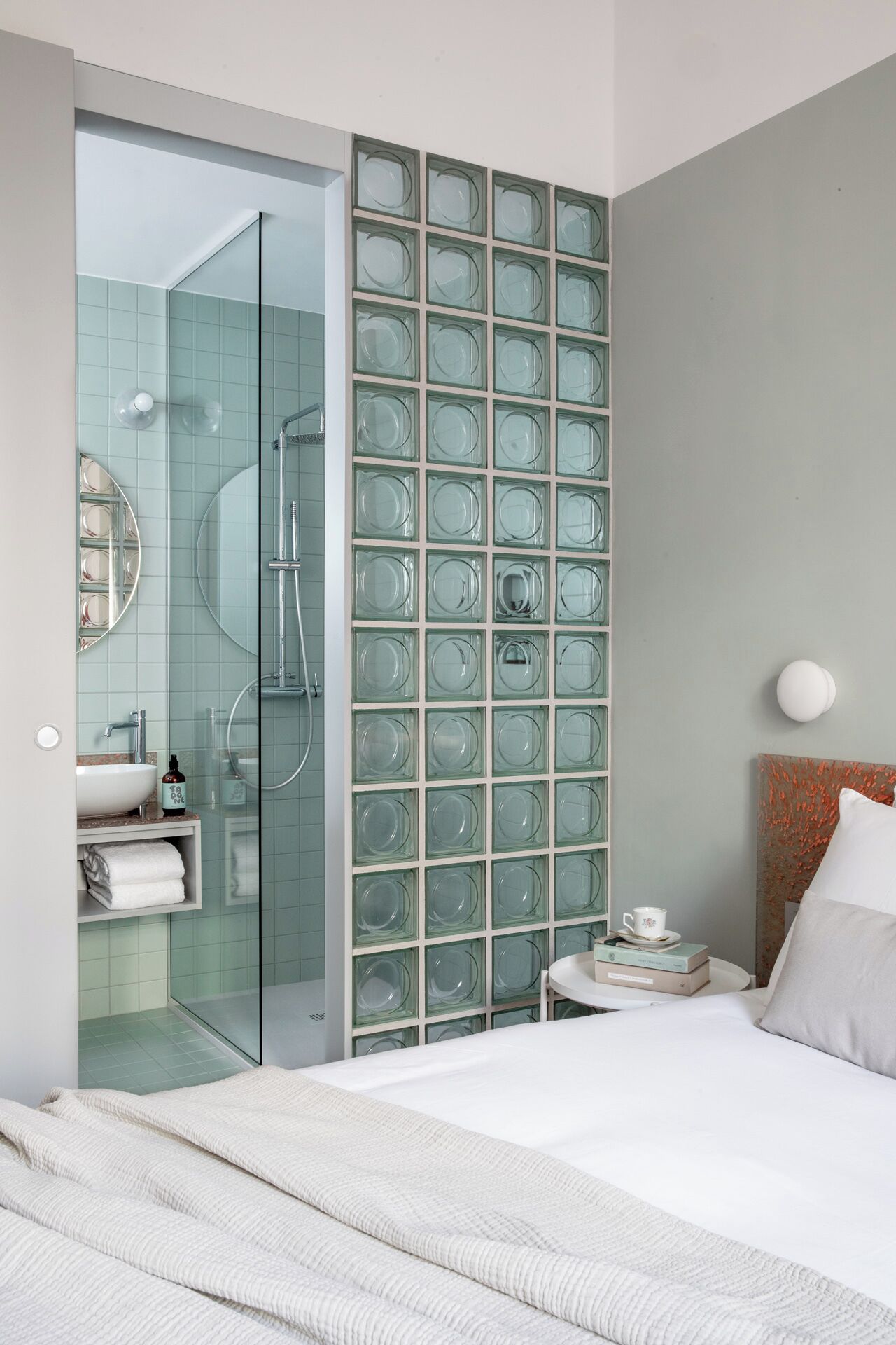 Superior Room | Bathroom | Free toiletries, hair dryer, towels, soap