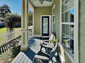 Terrace/patio - Beautiful home w/ gas fireplace, 2 adult bikes + included beach gear (Destin)