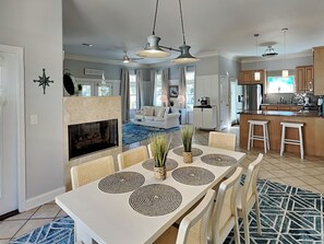 Dining - Beautiful home w/ gas fireplace, 2 adult bikes + included beach gear (Destin)