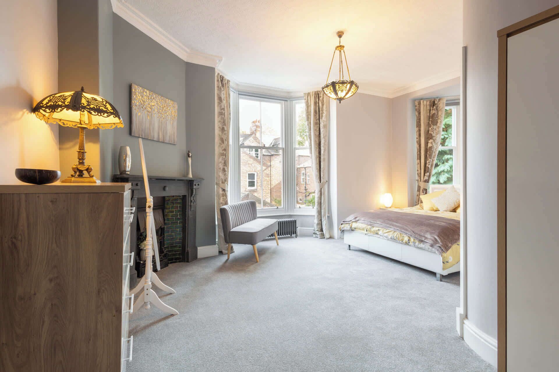 6 bedrooms, desk, iron/ironing board, WiFi