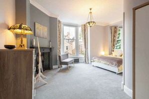 6 soveværelser, skrivebord, strygejern/strygebræt, Wi-Fi