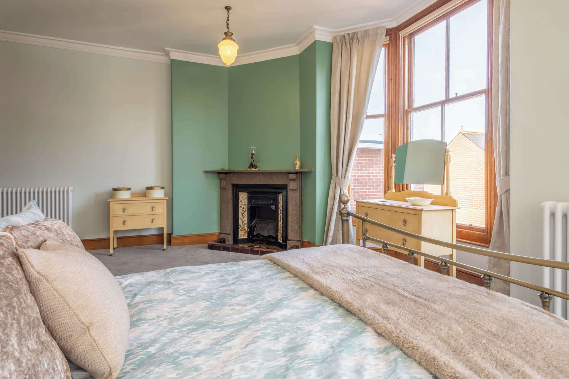 6 bedrooms, desk, iron/ironing board, WiFi