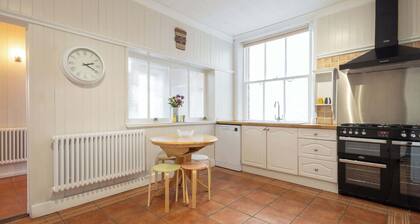 Host & Stay | Chatsworth Townhouse II