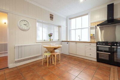 Host & Stay | Chatsworth Townhouse II