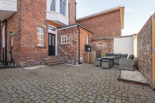 Host & Stay | Chatsworth Townhouse II