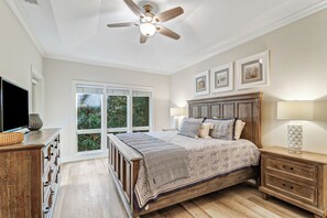 3 slaapkamers, een strijkplank/strijkijzer, gratis wifi, beddengoed