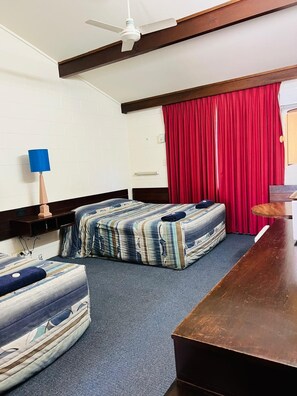 Family Triple Room | Free WiFi - Peppercorn Motar inn (Narromine)