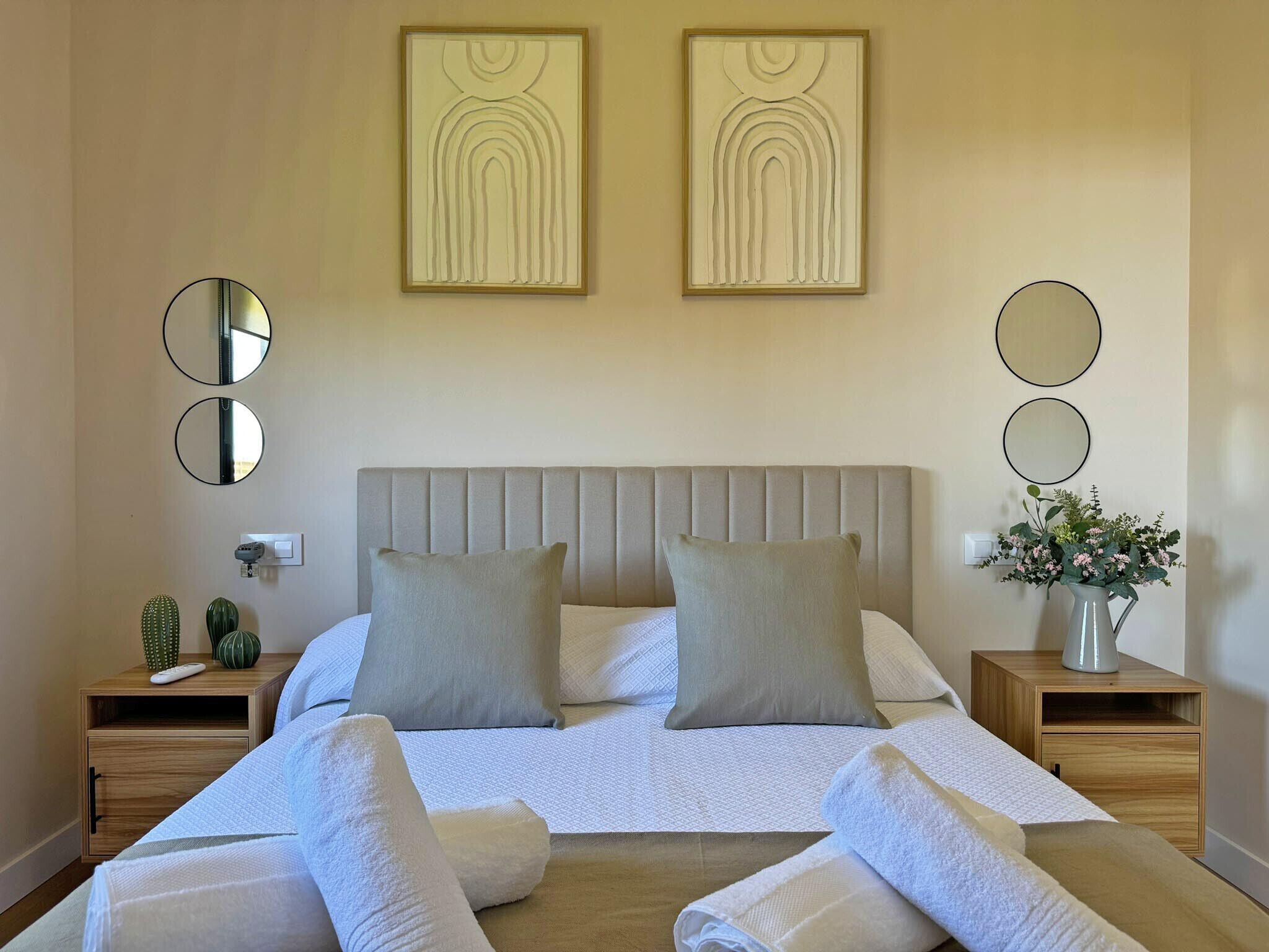 2 chambres, fer et planche à repasser, lit parapluie, Wi-Fi gratuit