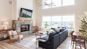 TV, fireplace