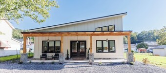 New 4-bedroom house in Buena Vista with WiFi and AC near SVU