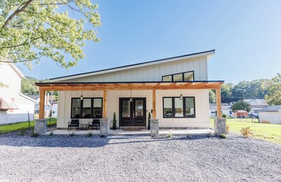 New 4-bedroom house in Buena Vista with WiFi and AC near SVU