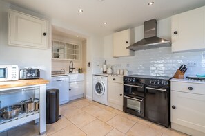 Réfrigérateur, micro-ondes, four, lave-vaisselle