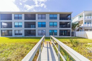 Exterior - Charming 2 bedroom Oceanfront  Rental! (saint augustine)