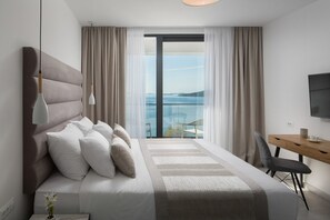 5 bedrooms, iron/ironing board, WiFi, bed sheets - Villa Alba-200 meters from the beach, chic home with a heated pool, gym, and play area with a PS4, two bikes, table tennis, and breathtaking views of the island and sea (Seget Vranjica)