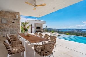 Outdoor dining - Luxury, Seaview Villa Grandeca for 9+3 people (Rogoznica)