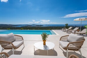 A heated pool - Luxury, Seaview Villa Grandeca for 9+3 people (Rogoznica)