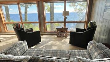 Villa, 5 Bedrooms | Living area | Smart TV