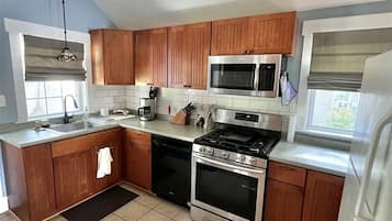 Villa, 2 Bedrooms | Private kitchen | Fridge, oven, coffee/tea maker, toaster