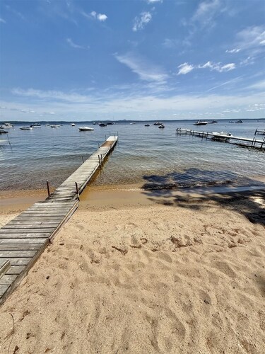 Camp Lindy Limit 7 4 Bedroom Cottage