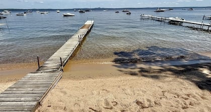 Camp Lindy Limit 7 4 Bedroom Cottage