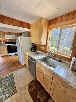 Villa, 4 Bedrooms | Private kitchen | Fridge, oven, coffee/tea maker, toaster - Camp Lindy Limit 7 4 Bedroom Cottage (Sebago)