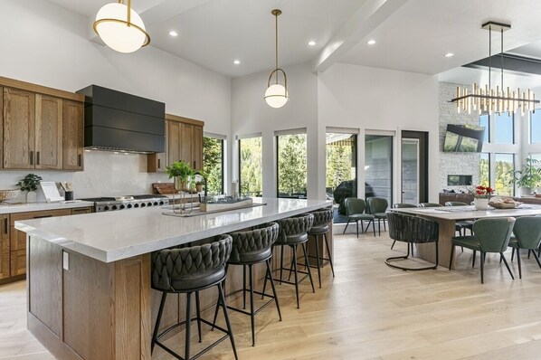 Maison, 4 chambres | Cuisine privée | Réfrigérateur, four, cafetière/bouilloire, grille-pain