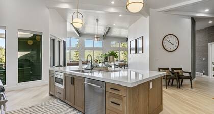 9005A - Luxury Four Bedroom 4 Home