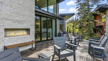 House, 4 Bedrooms | Terrace/patio