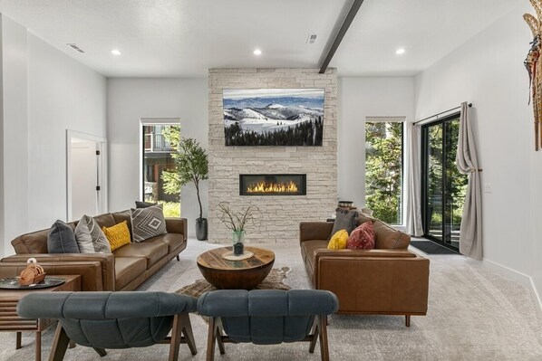 House, 2 Bedrooms | Interior - 9005B - Luxury Two Bedroom + Den 2 Home (Solitude)