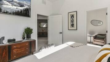 2 bedrooms, desk, laptop workspace, free WiFi