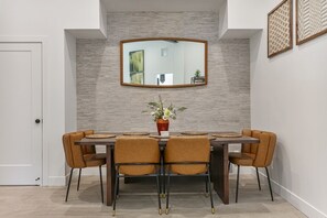 House, 2 Bedrooms | Dining - 9005B - Luxury Two Bedroom + Den 2 Home (Solitude)