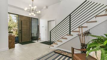 House, 6 Bedrooms | Interior