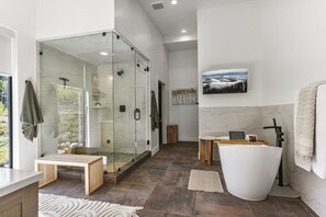 Casa, 6 quartos | Banheiro | Toalhas de banho, shampoo