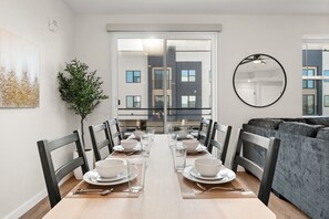 Condo, 2 Bedrooms | Dining