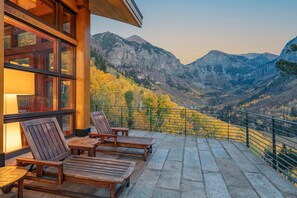 House, 4 Bedrooms | Terrace/patio