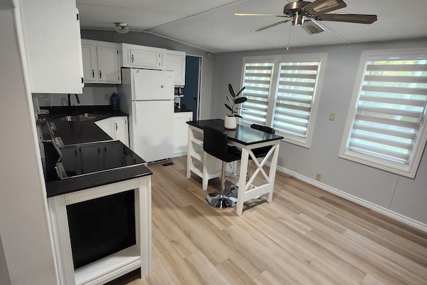 Frigorífic, microones, forn i placa de cuina