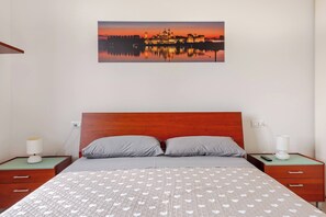 1 bedroom, iron/ironing board, travel cot, free WiFi