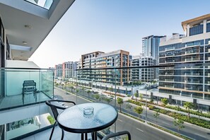 Outdoor dining - Lovely Studio Apartment at Azizi Riviera 46 in Al Merkadh by Deluxe Holiday Homes (Dubai)