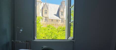 3 makuuhuonetta, vauvan matkasänky, Wi-Fi