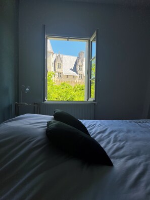 3 عدّة غرف نوم وسرير سفر وواي فاي