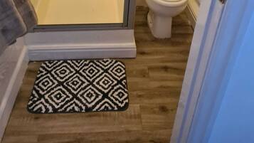 Basic Single Room | Bathroom