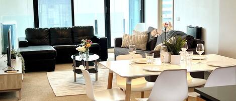 Superior Apartment, 3 Bedrooms, Non Smoking, City View | Dining room