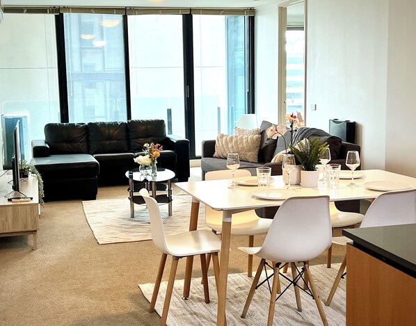 Superior Apartment, 3 Bedrooms, Non Smoking, City View | Dining room
