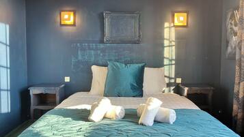 Habitación doble, 1 cama Queen size, vista al río | Wifi gratis y ropa de cama