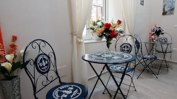 Quarto, 1 cama de casal, para não fumantes, suíte | Área de estar